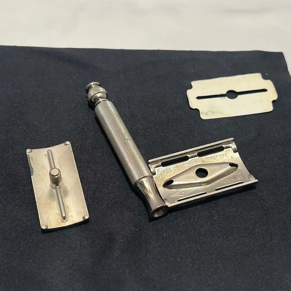 Vintage Double Edge Safety Razor with Silver Star Blades